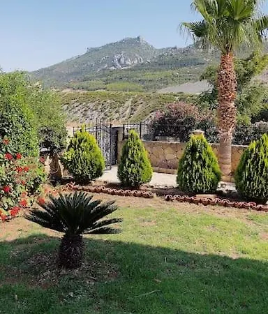 Tropical Mountain With Pool & Sea View Вилла Кирения