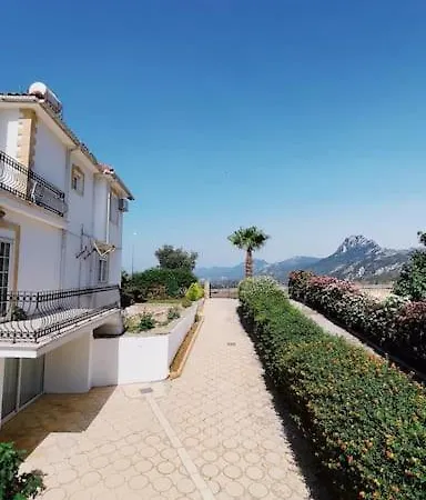 빌라 Tropical Mountain With Pool & Sea View *