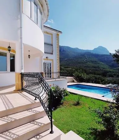 Tropical Mountain With Pool & Sea View Вилла Кирения