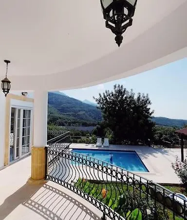 Tropical Mountain With Pool & Sea View 키레니아
