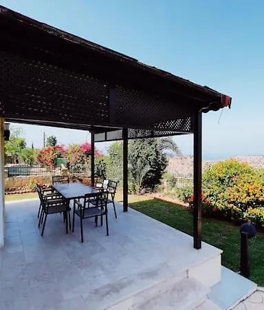 빌라 Tropical Mountain With Pool & Sea View