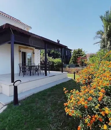 Tropical Mountain With Pool & Sea View 빌라 키레니아
