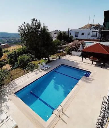 Tropical Mountain With Pool & Sea View *