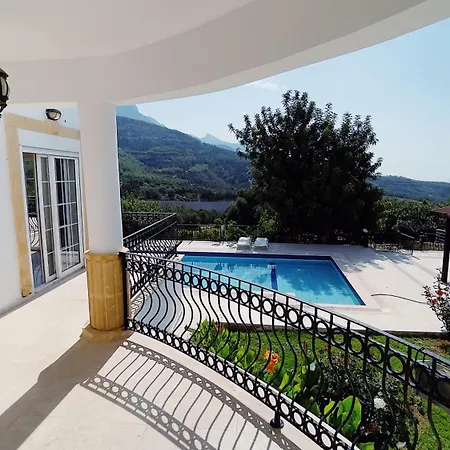 Tropical Mountain With Pool & Sea View 빌라 키레니아